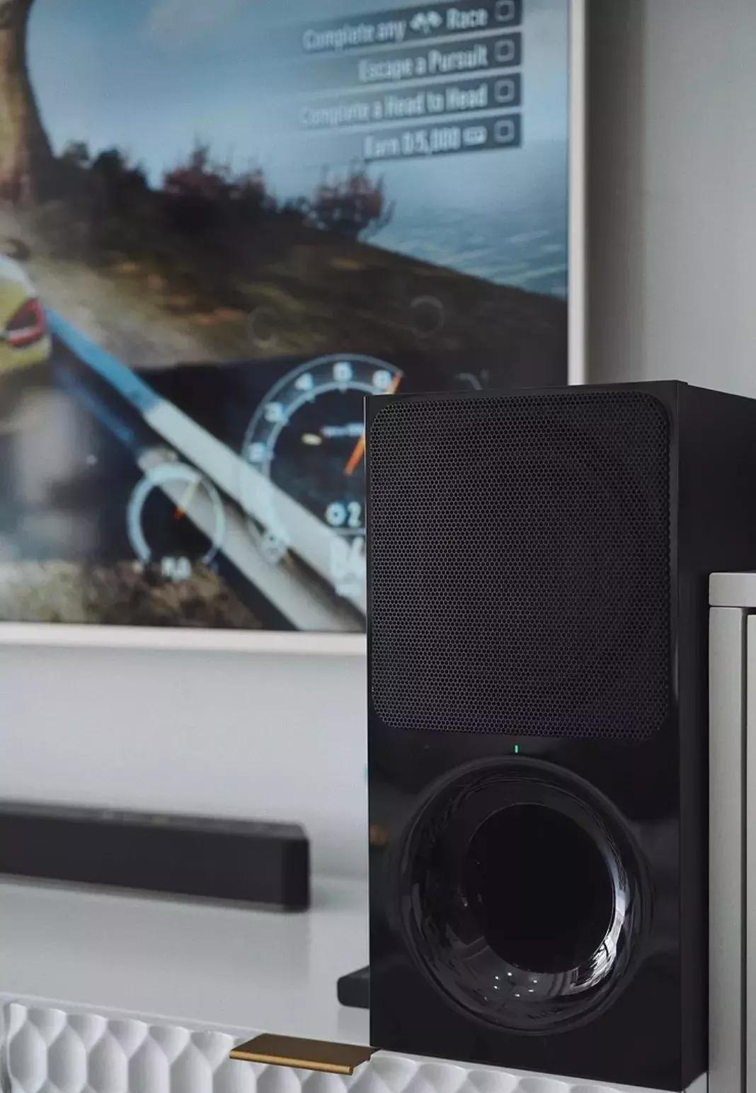 还在客厅看电视？有钱人都开始在家造影院了，全是黑科技