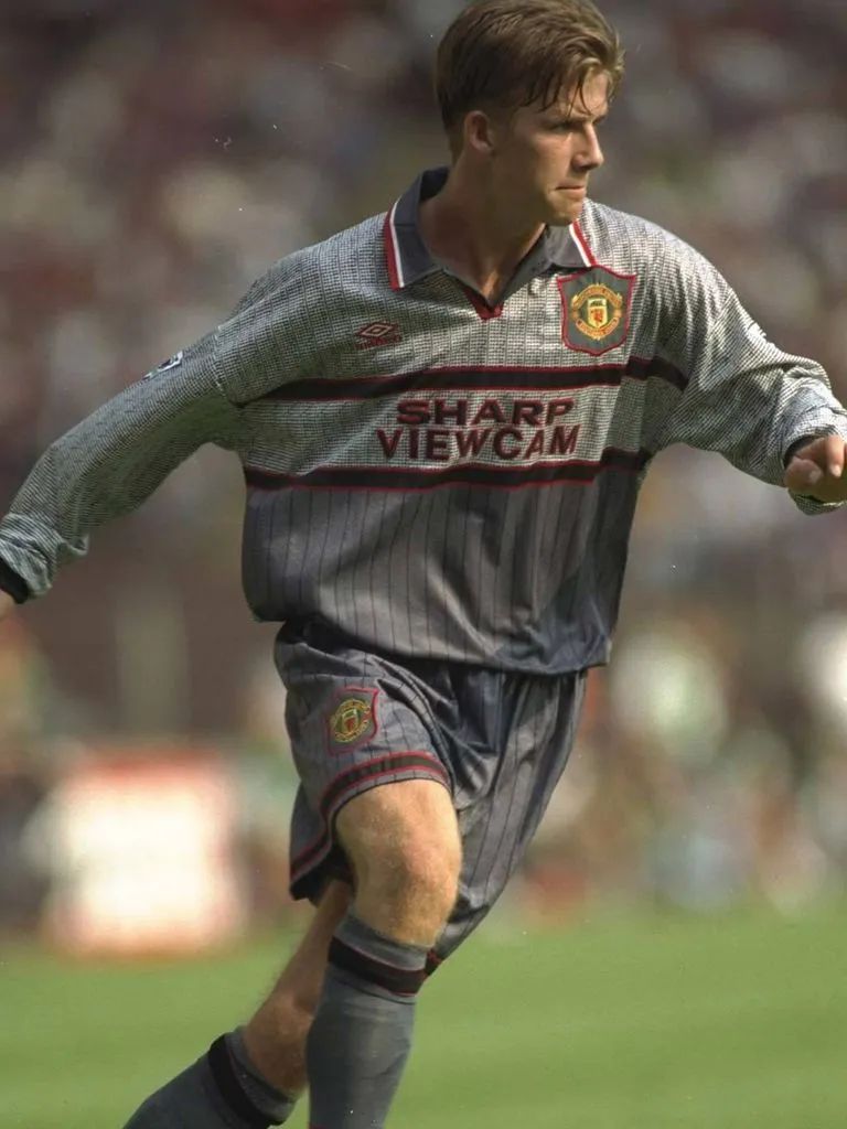 年轻时候的大卫贝克汉姆,45岁的贝克汉姆年轻照