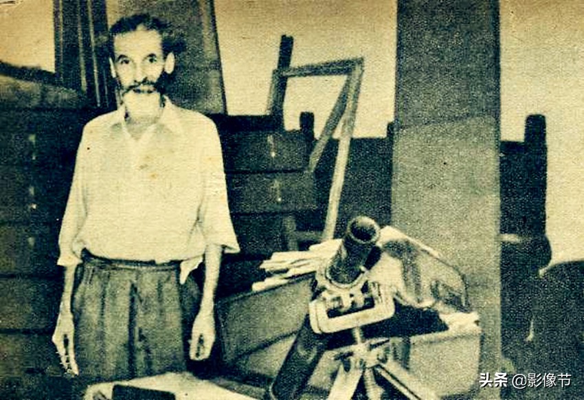 为何这部反特片的背景从国庆改到劳动节，又从劳动节改回国庆？