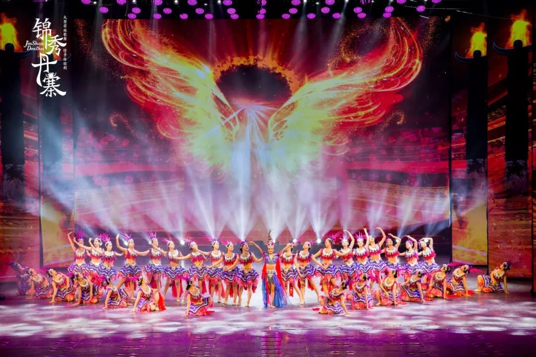 明星“镇长”如何执政?“老男孩”肖央丹寨挖宝