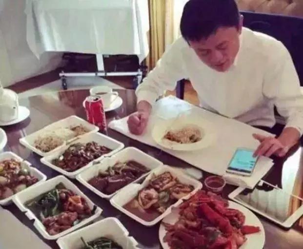 雷军是如何控制金山的 (雷军在金山的年薪收入)