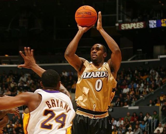 nba球衣号码的故事,nba0号球衣阿里纳斯