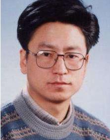 白岩松遭大学生抢麦怒怼,为武汉发声的白岩松