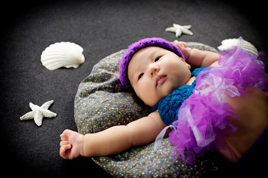 婴儿睡婴儿床的利弊,三个月独自睡婴儿床的利弊