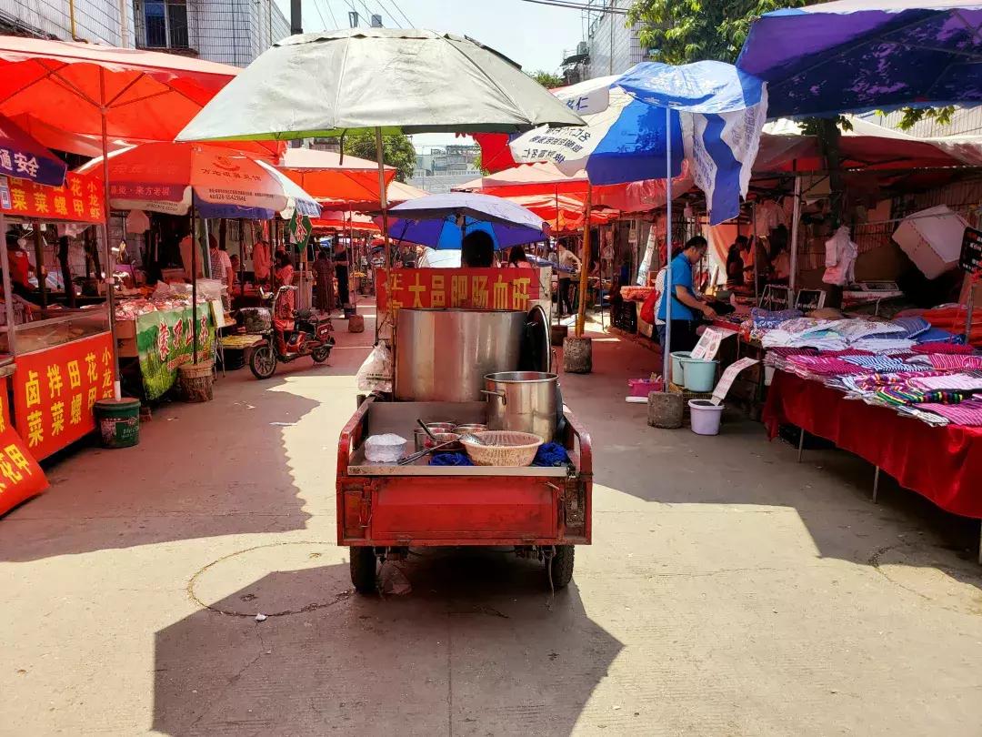 为啥每个肛肠医院周围有肥肠粉,成都东大肛肠医院楼下肥肠粉