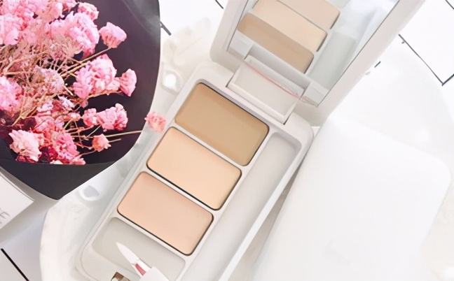 遮瑕怎么遮痘痘和黑眼圈,一招教你遮瑕