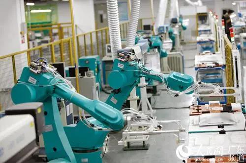 从血汗工厂到工业互联网未成，疫情却使得富士康机器人换人卡了壳