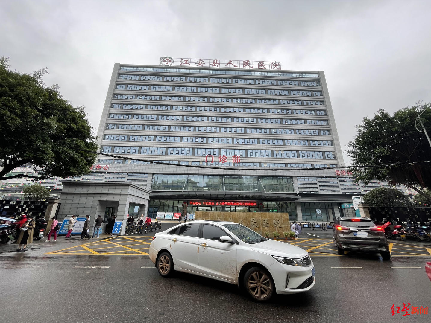 “双胞胎流产疑云”调查：孕妇腹痛医院做支架置入术两天后流产家属质疑诊疗不当索赔百万