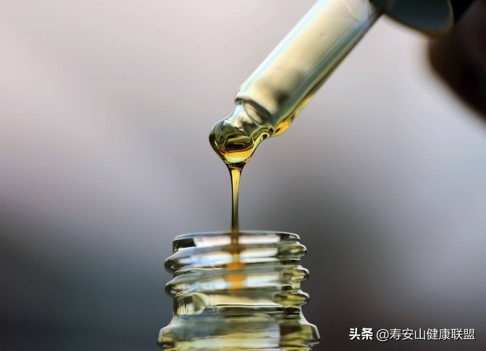 玫瑰精油有什么功效及用法,玫瑰精油有什么作用呢