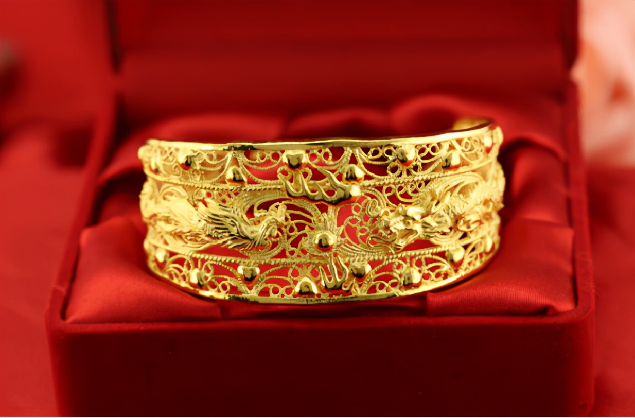 龙凤镯什么部位是18k金,金镯怎么选圈口