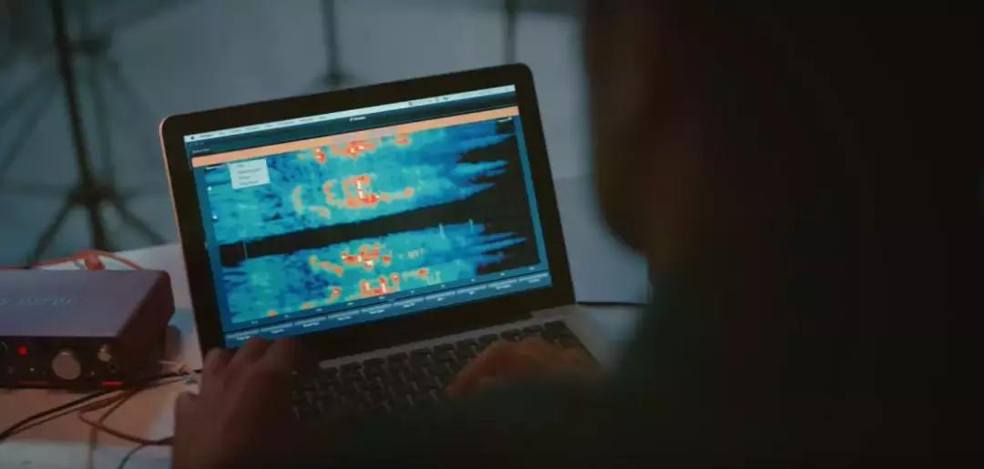 为了狗狗不被春节的鞭炮吓到,造汽车的福特公司造了一个狗窝