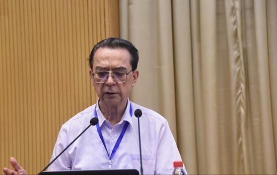 课本防止女生犯花痴,男生如何让女生犯花痴