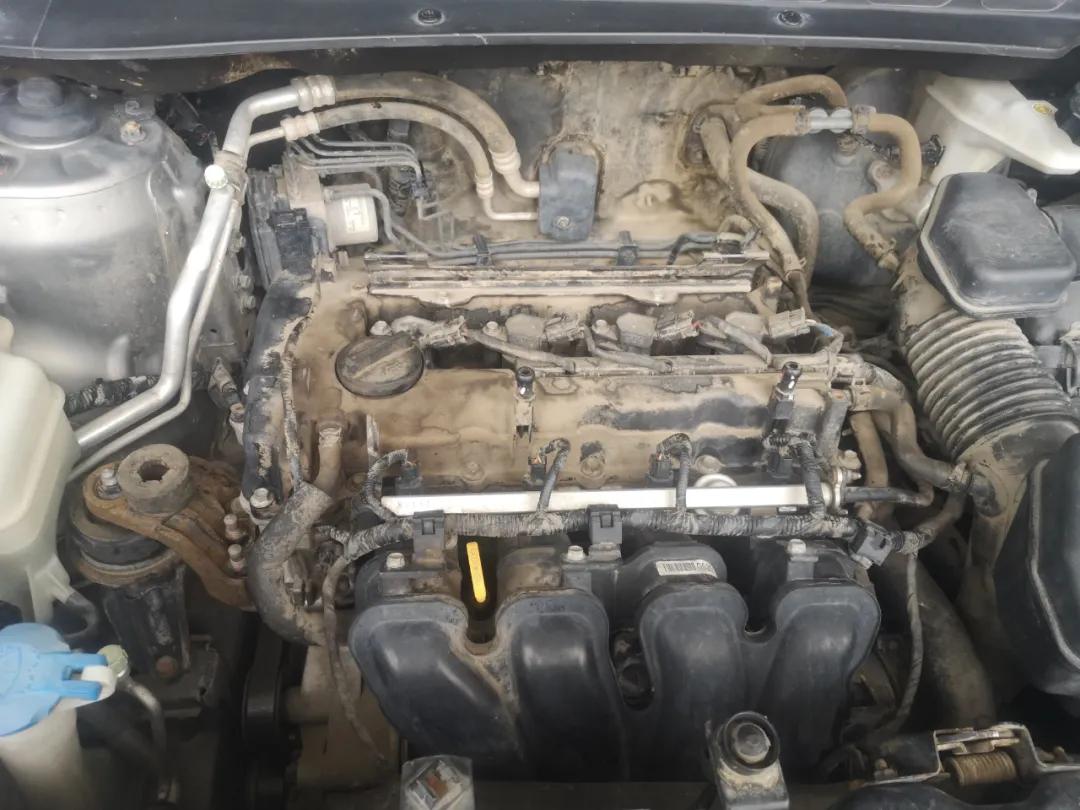 智跑19款2.0顶配二手车,11年起亚智跑2.4四驱油耗测评