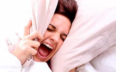 睡梦中惊吓是什么原因,睡梦中的应激反应叫什么