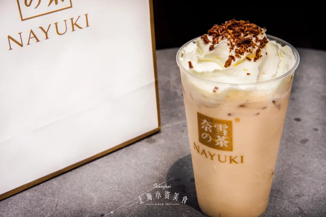 网红饮料喝起来,中药奶茶网红饮品