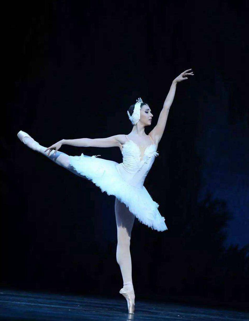 酷似泳衣的Bodysuit究竟是什么？为何许佳琪等都被它的魅力折服？