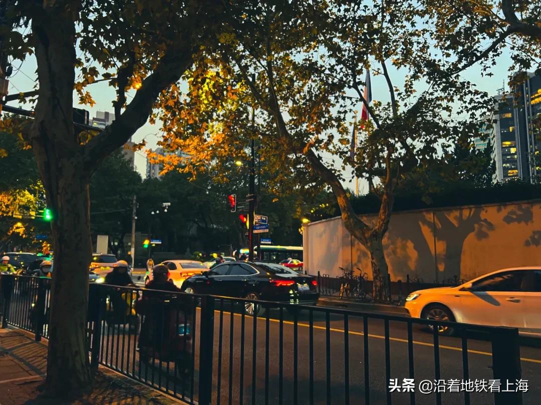 上海地铁1号线衡山路至常熟路,衡山路地铁站几号线