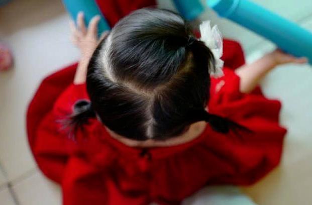 张杰晒与谢娜牵手合影庆祝,张杰晒出和谢娜合照庆结婚十周年