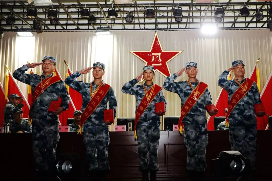 “你今年都走的人了，那么拼干嘛？”这名老兵给出了答案！