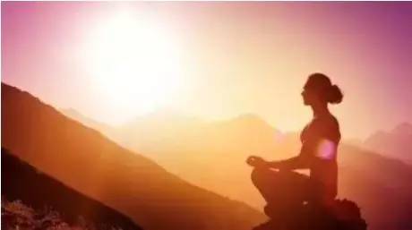 坐腿纠正骨盆,坐腿转胯的正确方法图解