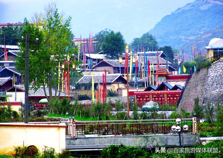 藏民门口旗帜代表什么,藏民挂满彩旗的是啥