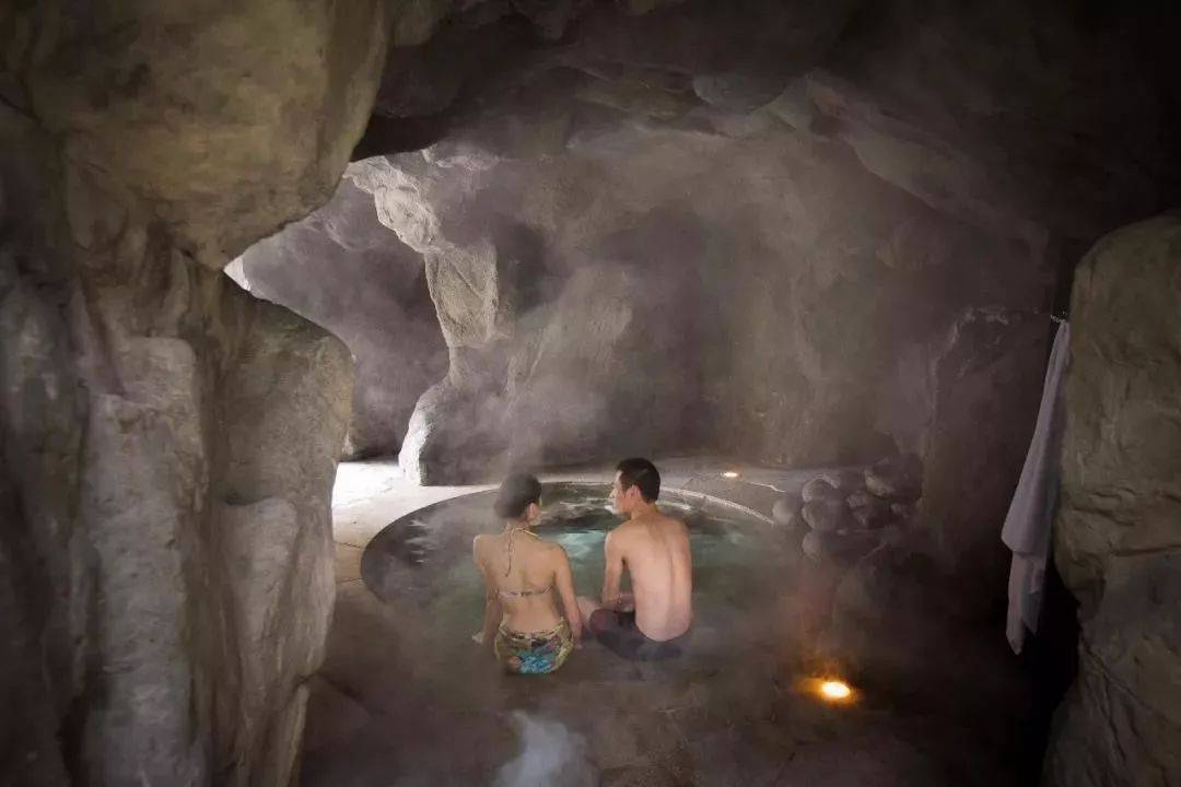 藏于山水间的度假胜地温泉,旅游休闲度假温泉