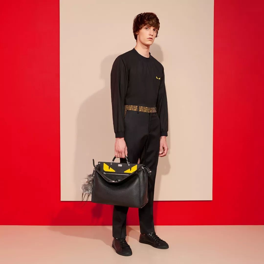 现在的00后都把FENDI当潮牌，连女朋友都要买腋下包