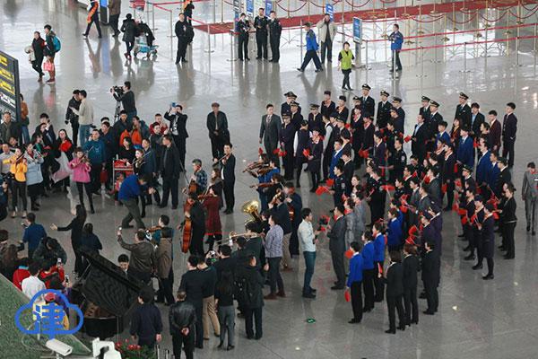 【元宵时间】今天，天津机场候机楼大厅响彻《我和我的祖国》