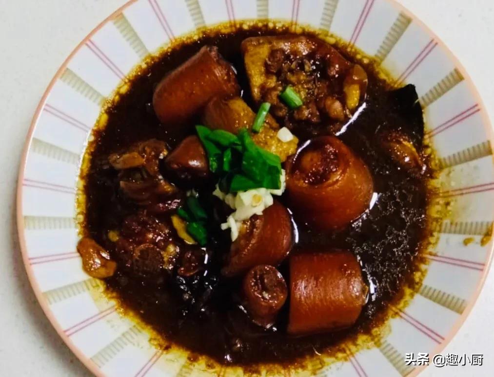 猪尾巴焯水是冷水还是开水下锅,红烧猪尾巴需要什么料