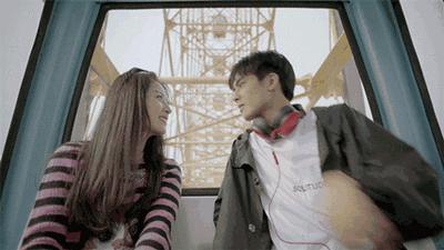 冬季穿一身白超时髦，和周雨彤学习白色服饰搭配，清纯又显白