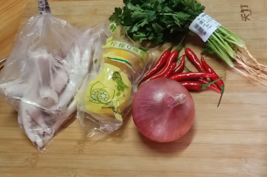 怎么做无骨酸辣鸡爪教程,最简单的酸辣无骨鸡爪怎么做