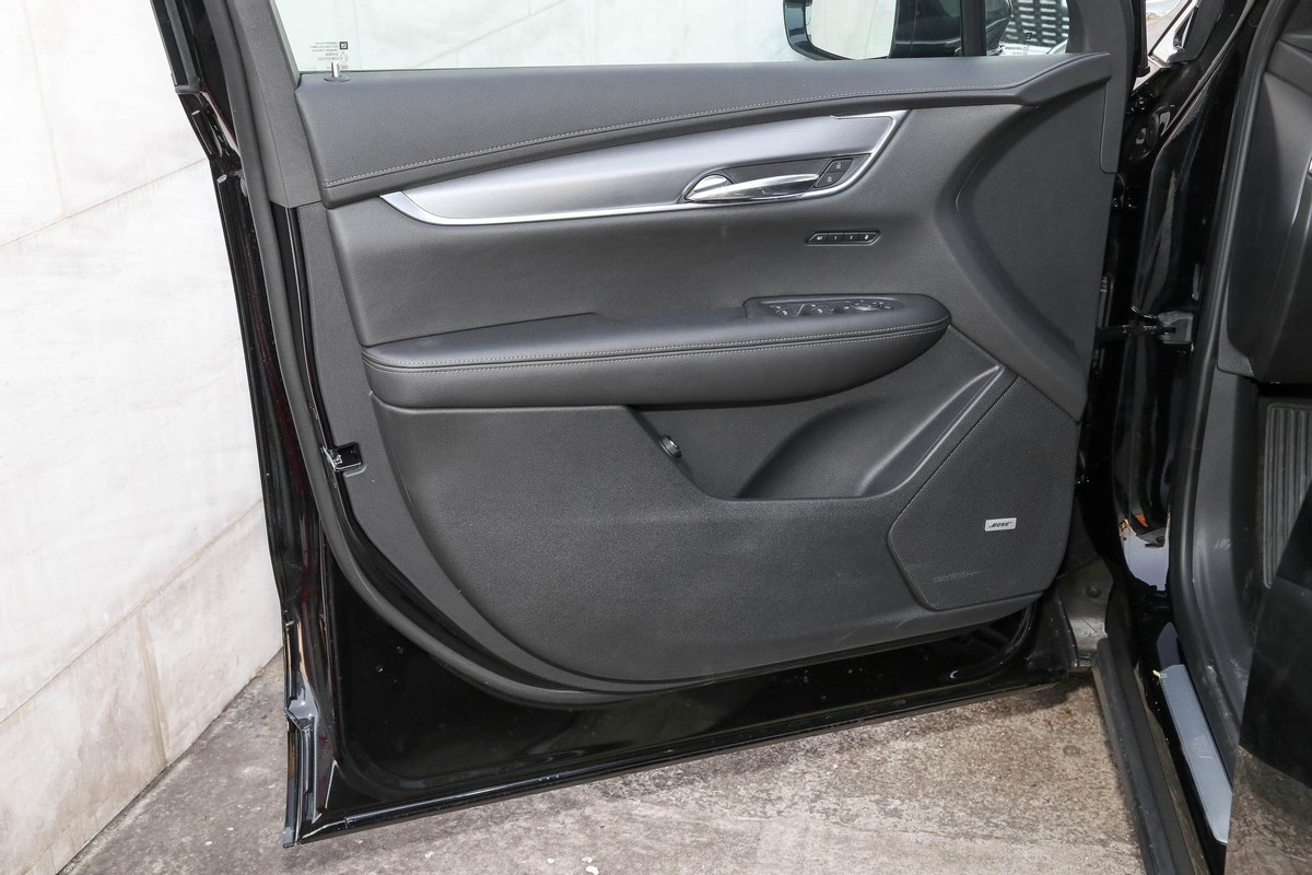 凯迪拉克xt6中控台滋滋异响,凯迪拉克xt6车门功能介绍