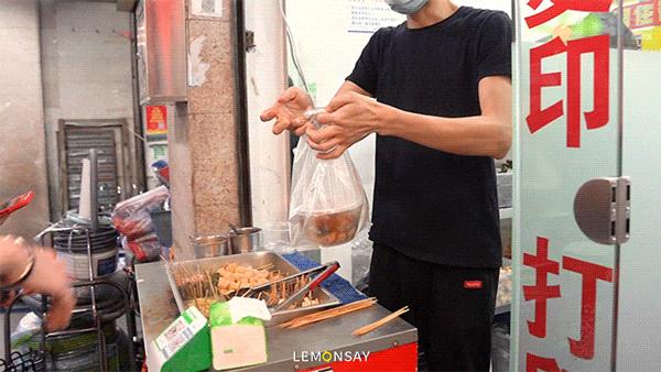 藏在水库的“阿姨街”,人均20块胖成猪