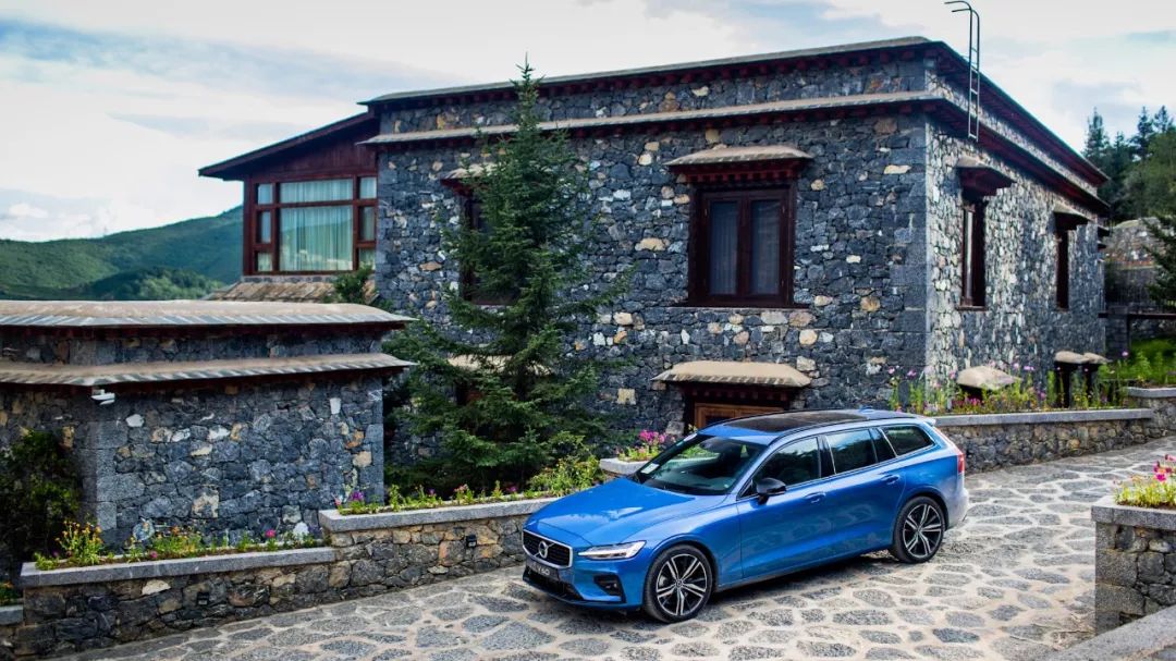 沃尔沃旅行车v60和v90碰撞测试,沃尔沃旅行车v6017年二手车价格