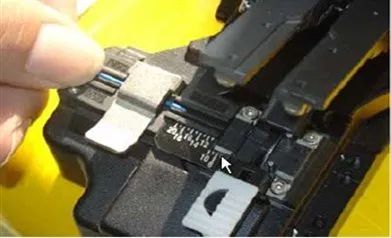 光纤熔接一天能熔多少,接续盒的光纤熔接视频