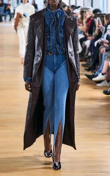 被嫌弃的踩脚裤翻身了！今年正当红