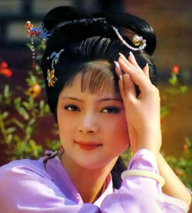 宝钗是贾母的什么人,宝钗是林黛玉的什么人