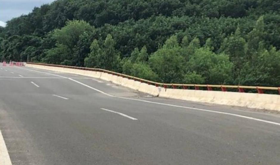 海南一高速大桥,为何因“狮子山”突发塌陷*锁封**?未发现大货车