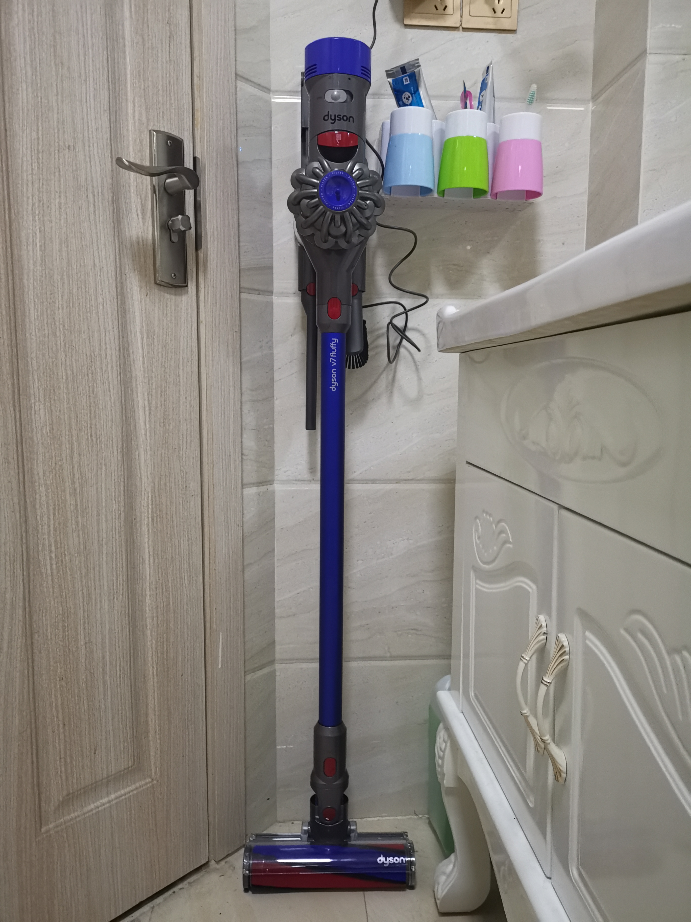 戴森dyson除螨仪手持吸尘器v7,dyson戴森v7吸尘器如何