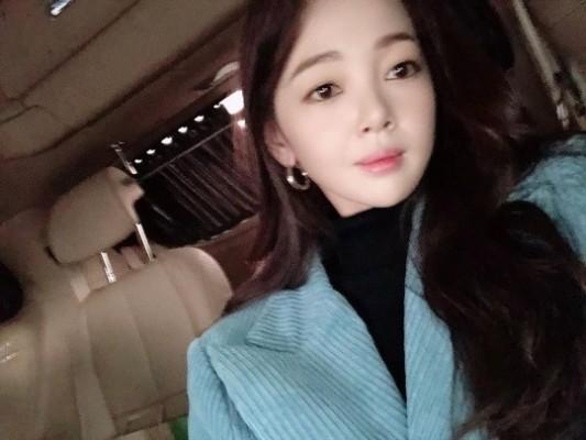 金甫美晒6个月孕肚泳装照与老公甜蜜放闪，曾因贴B超照惹争议