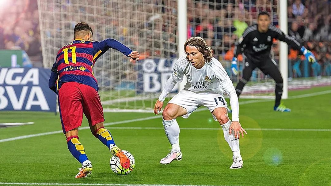 足球穿裆有技巧口诀吗,穿裆过人集锦足球