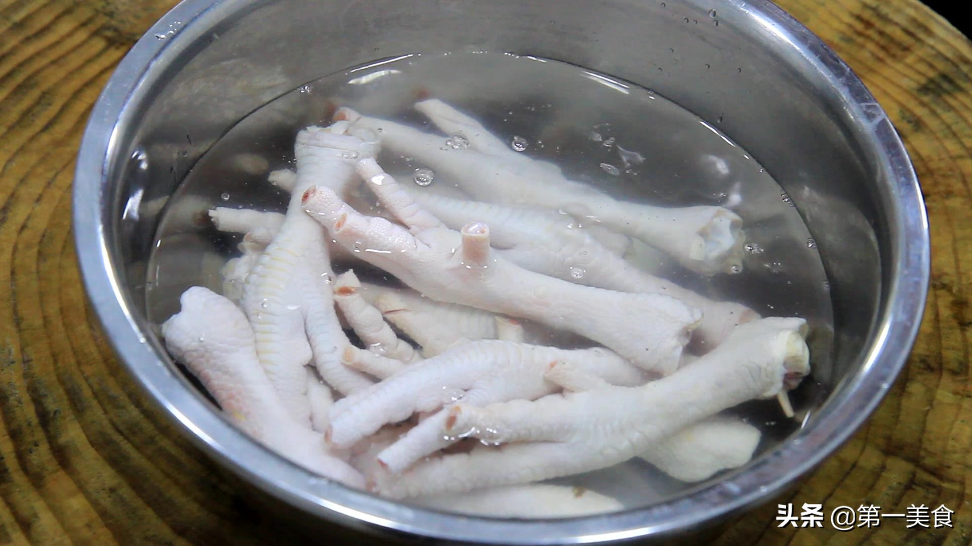 泡椒鸡爪正确好吃的做法,泡椒柠檬鸡爪无骨鸡爪的正宗做法