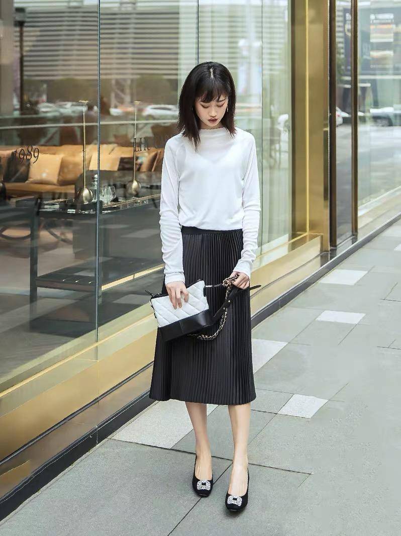 粗跟凉鞋怎么穿才更有气质？这几双随便穿，分分钟搭配出时髦感