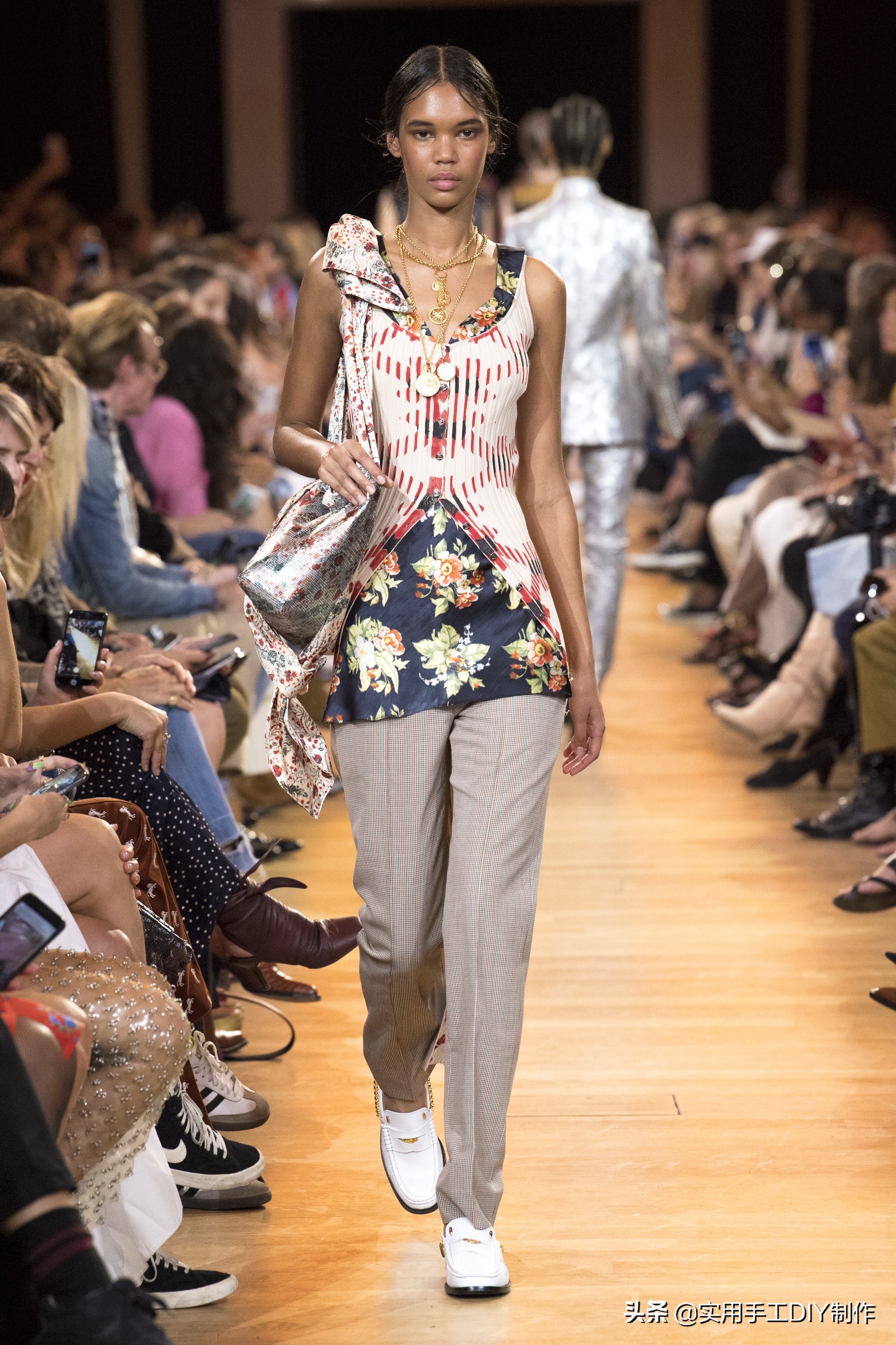 时装周pacorabanne系列2020,pacorabanne2021春夏系列金属长裙