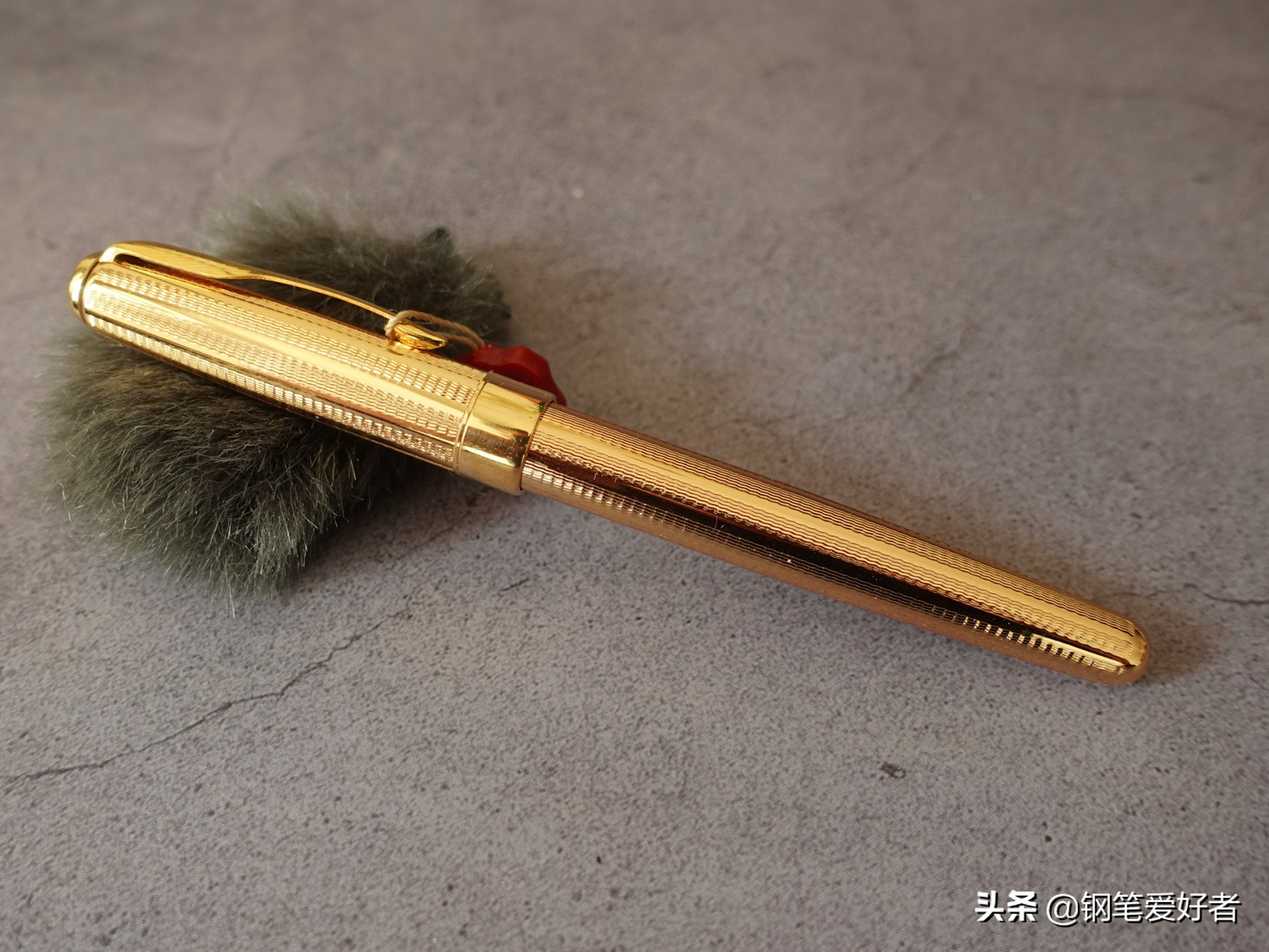 派克钢笔18k纯金老款,全新派克卓尔系列钢笔18k750