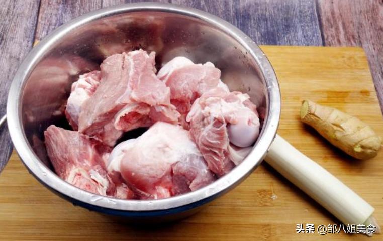 炖骨头汤牢记两不放,猪骨汤怎么炖不腥好吃