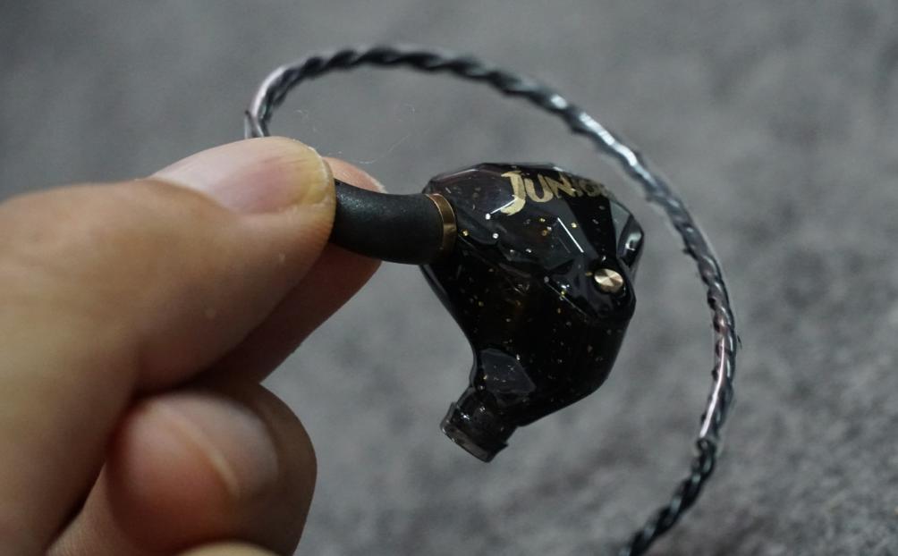 毒刺耳机200块,毒刺耳机200元