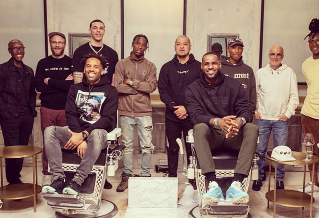 连詹姆斯都没有见过的耐克,老詹近期上脚球鞋