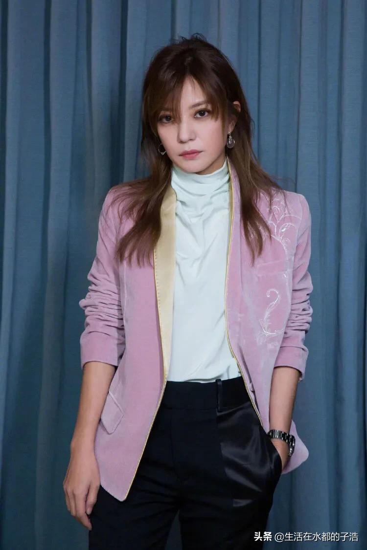 赵薇换脸视频,赵薇以前的发型是什么样子的