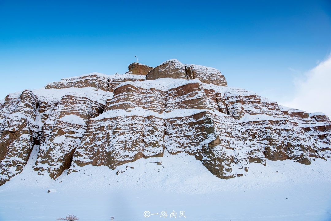 *疆新**克拉玛依有座魔鬼城,风过石缝像狼嚎,拍过电影获得奥斯卡